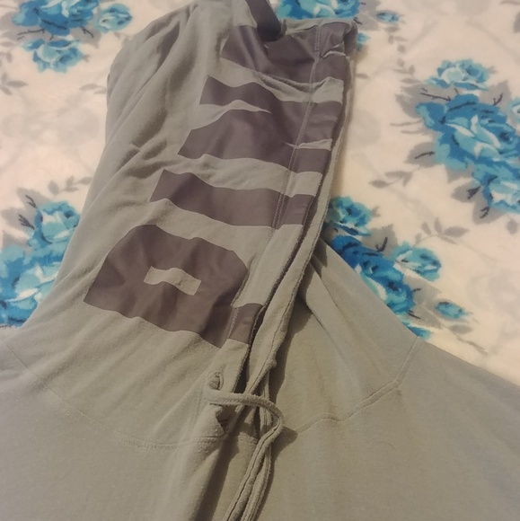 Pink hoodie - Picture 3 of 6